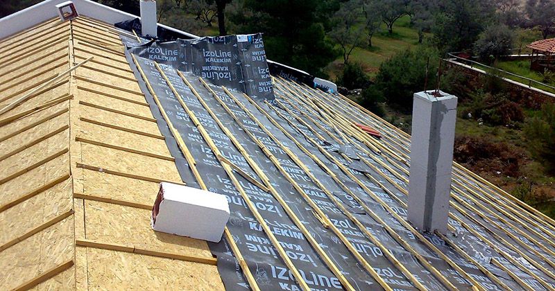 Dikili EPDM Kauçuk Çatı – OSB üzerine serilmiş nefes alan su yalıtım örtüsü ve çıtalama